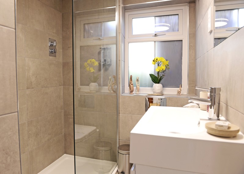 Holiday apartments Eastbourne with walk in showers are popularurne