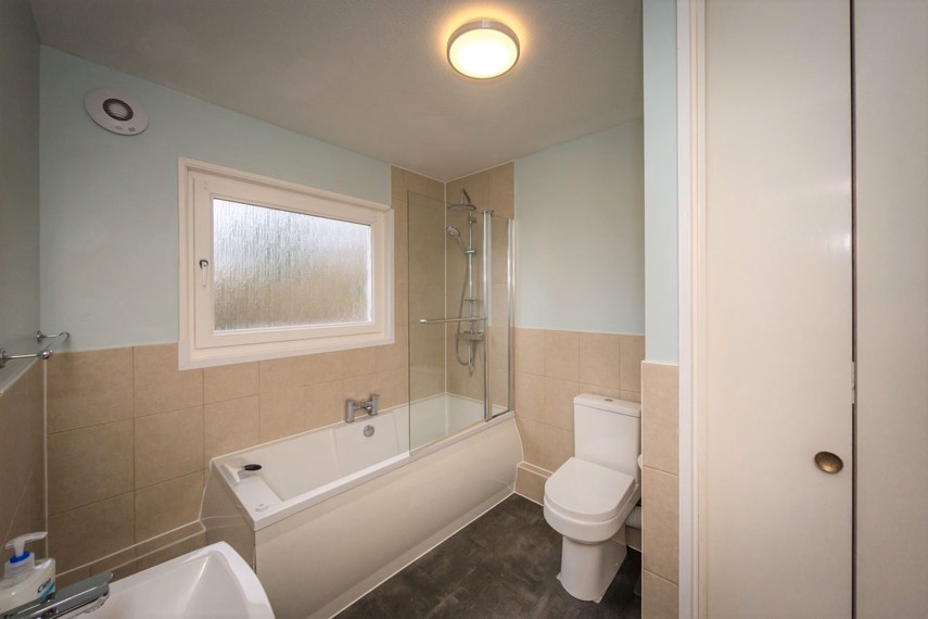 Bathroom of Eastbourne holiday accommodation