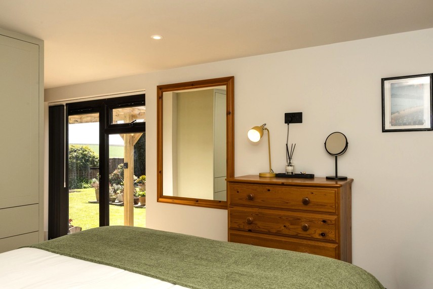 Holiday cottages Sussex coast - kingsize bed