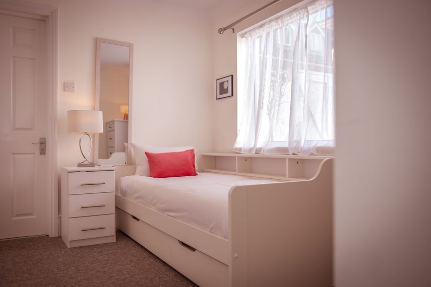Single bedroom of Eastbourne accommodation