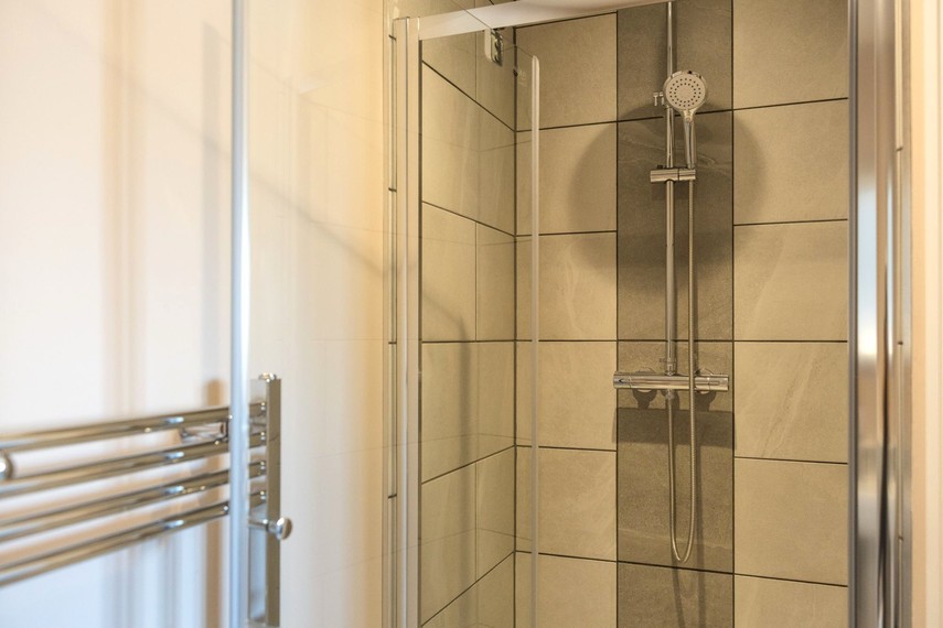 Ensuite to master bedroom
