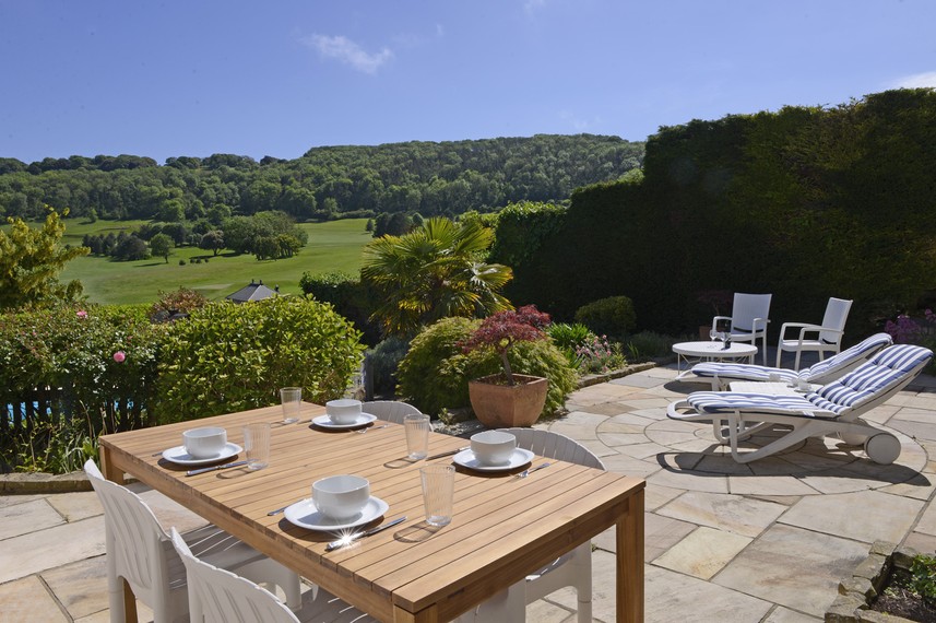 Exclusively Eastbourne - Fairways villa with private pool - luxury holiday cottages