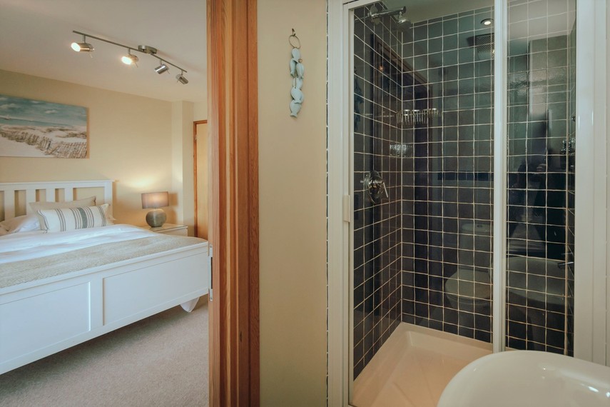 Ground floor ensuite - Eastbourne holiday cottage