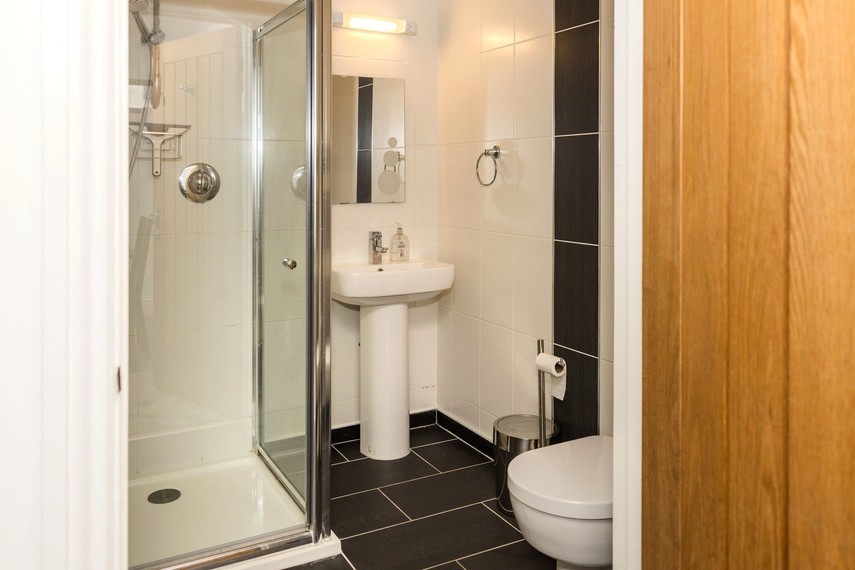 Eastbourne holiday home with two bathrooms