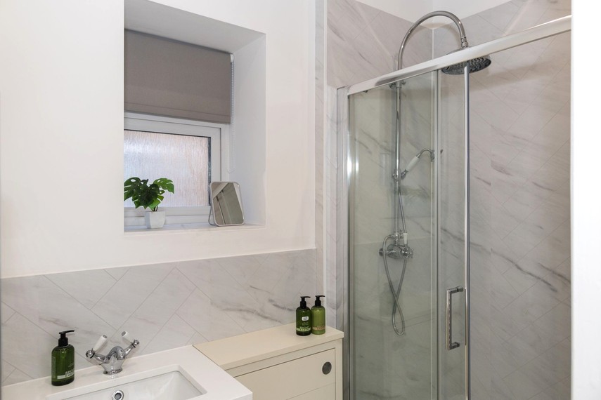 1st floor shower room Eastbourne short term let