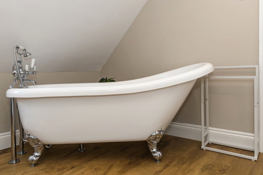 Top floor bathroom Eastbourne rentals