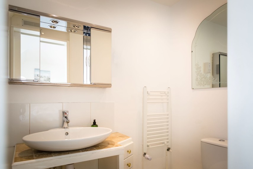 Top floor front bedroom ensuite
