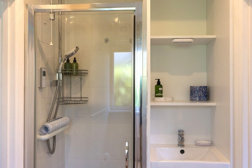 Jack & Jill shower room
