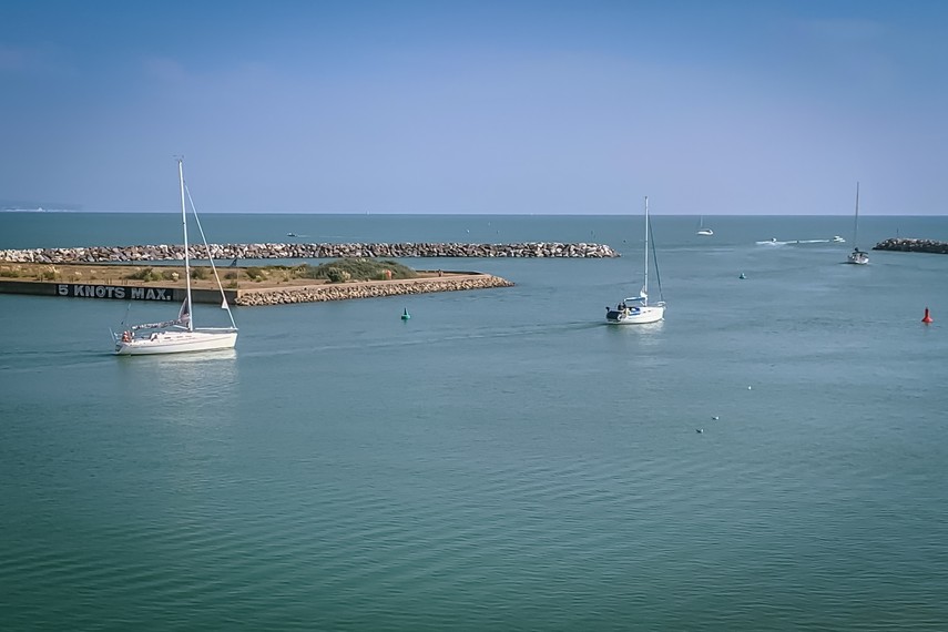 sea views self catering apartment Sovereign Harbour