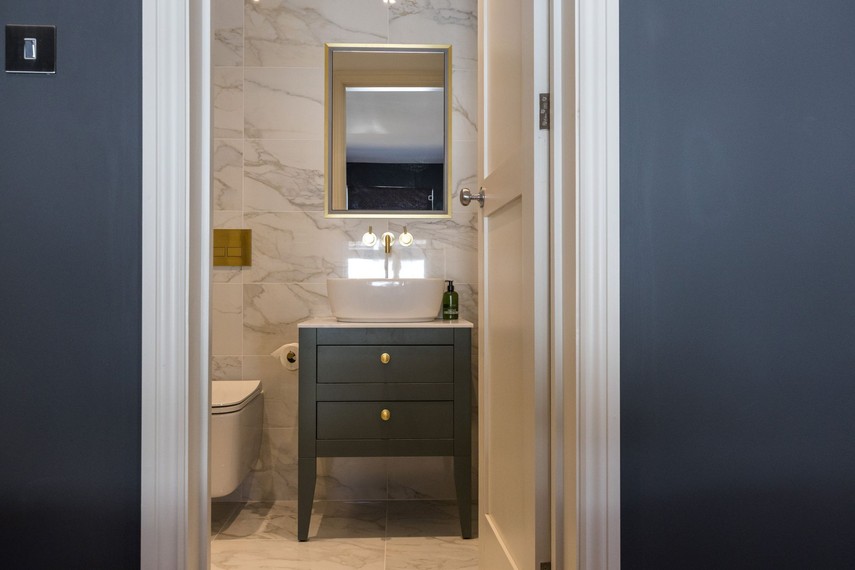Master ensuite of Eastbourne holiday cottage