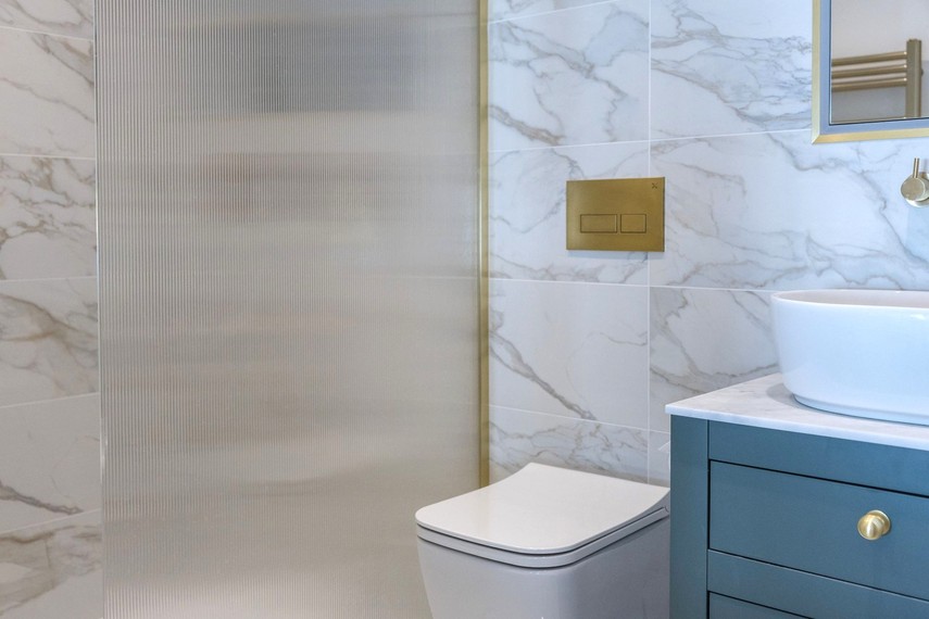 Master ensuite of Eastbourne holiday cottage