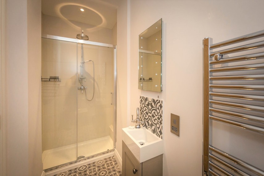 Eastbourne accommodation - bathroom