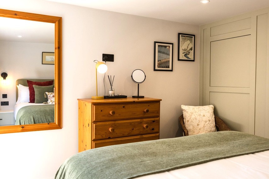 Holiday cottages Sussex coast - kingsize bed