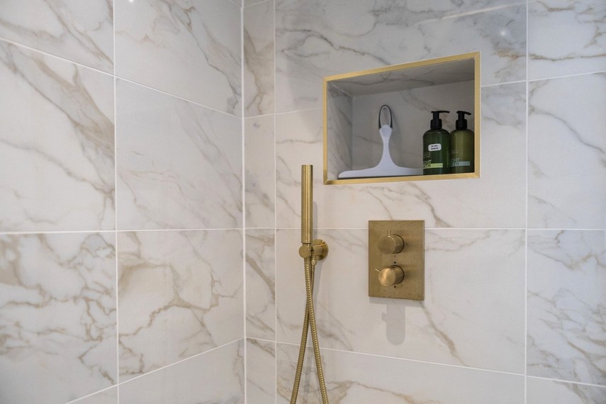 Master ensuite of Eastbourne holiday cottage
