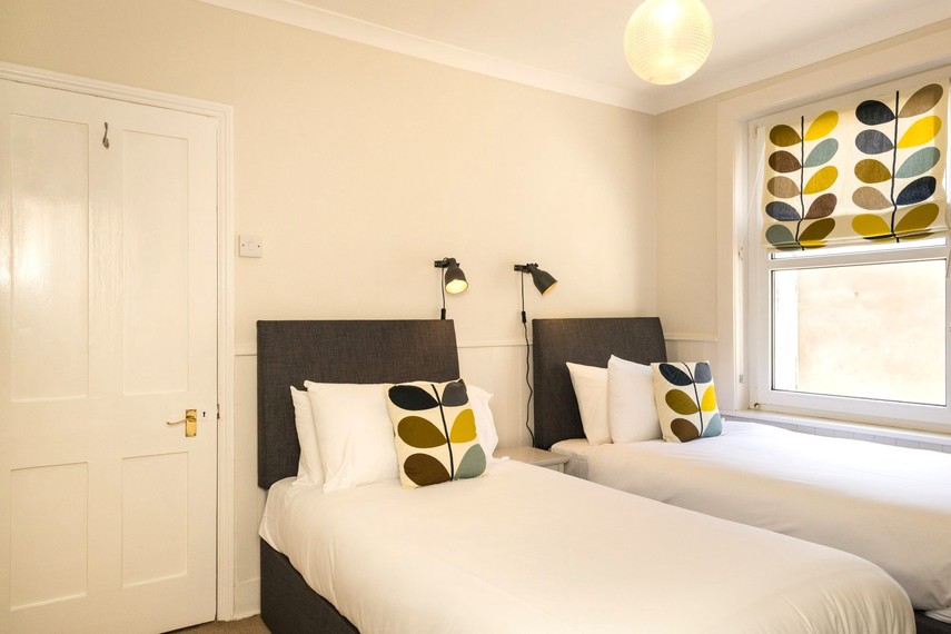 Twin room of Eastbourne holiday cottage