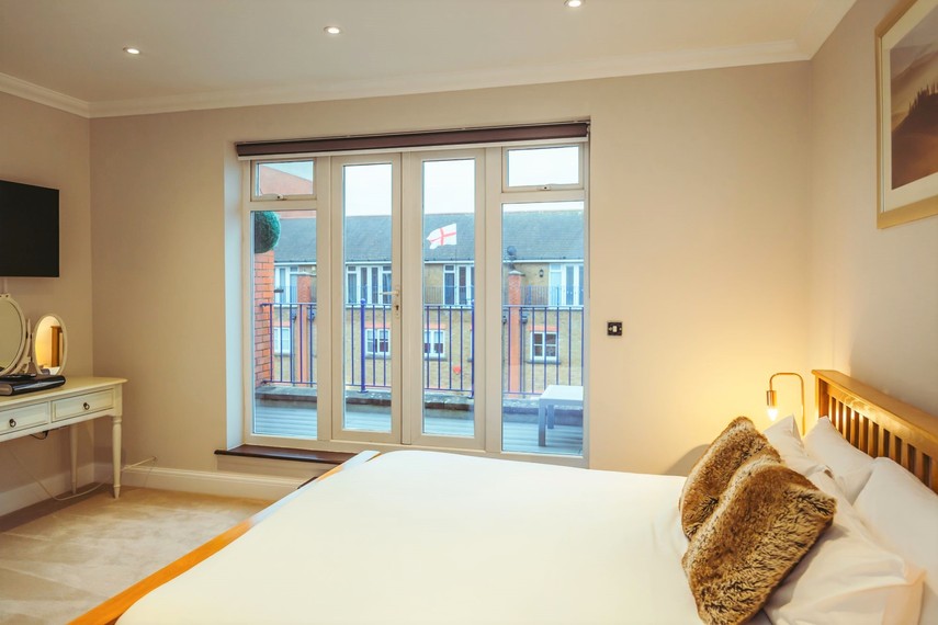 Top floor master suite of Eastbourne holiday home