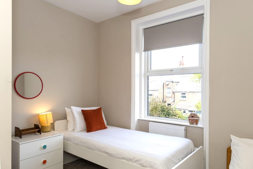1st floor back bedroom family holiday home