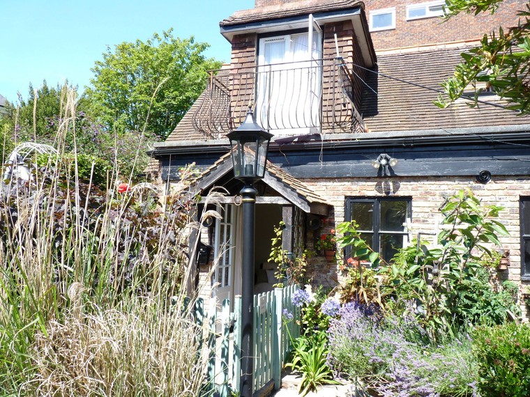 Secret Garden - holiday cottage with garden
