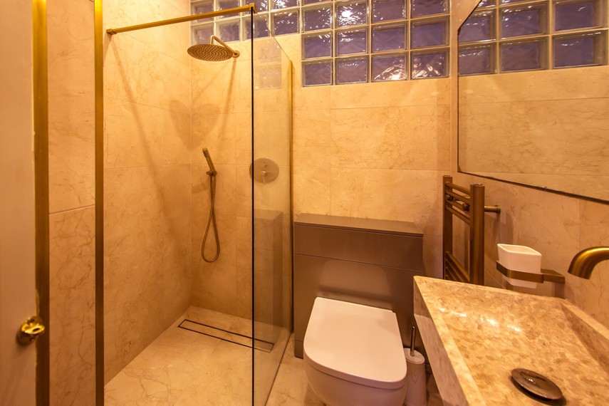 Walk in shower in short term rentals Eastbourne