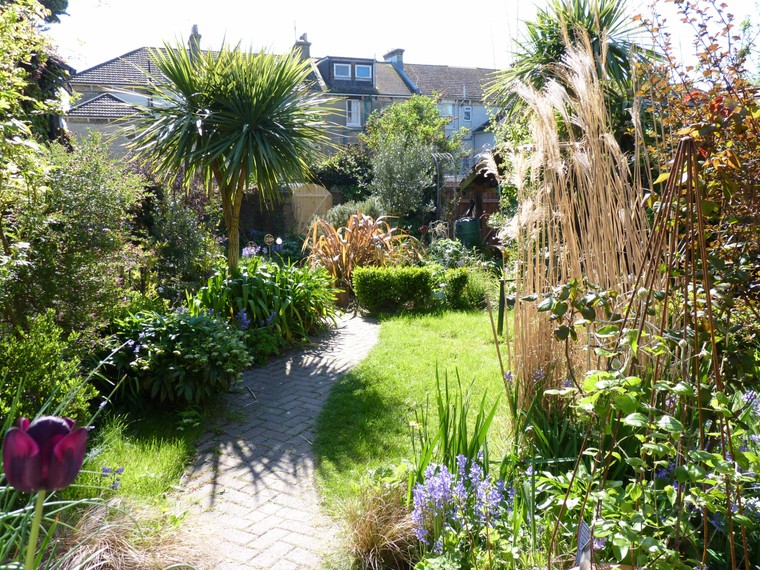 Holiday cottage with garden