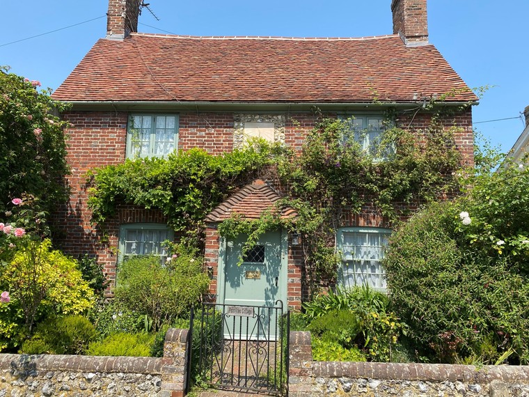 exterior south downs holiday cottage