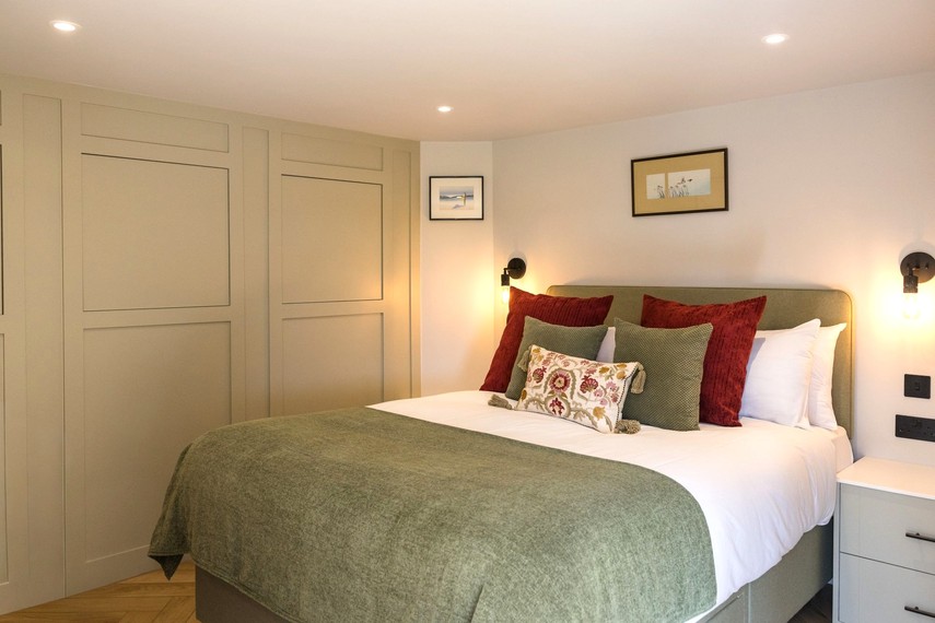 Holiday cottages Sussex coast - kingsize bed
