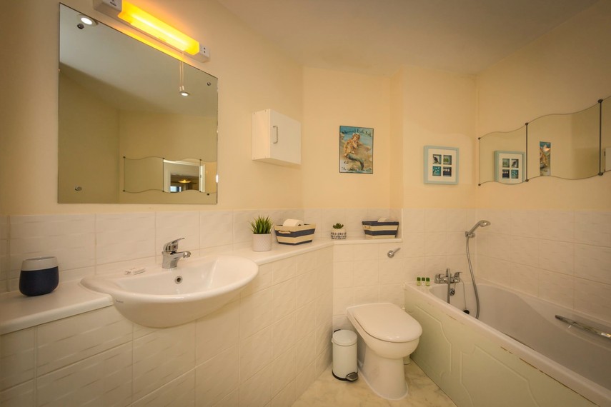 Main bathroom of Eastbourne holiday apartment