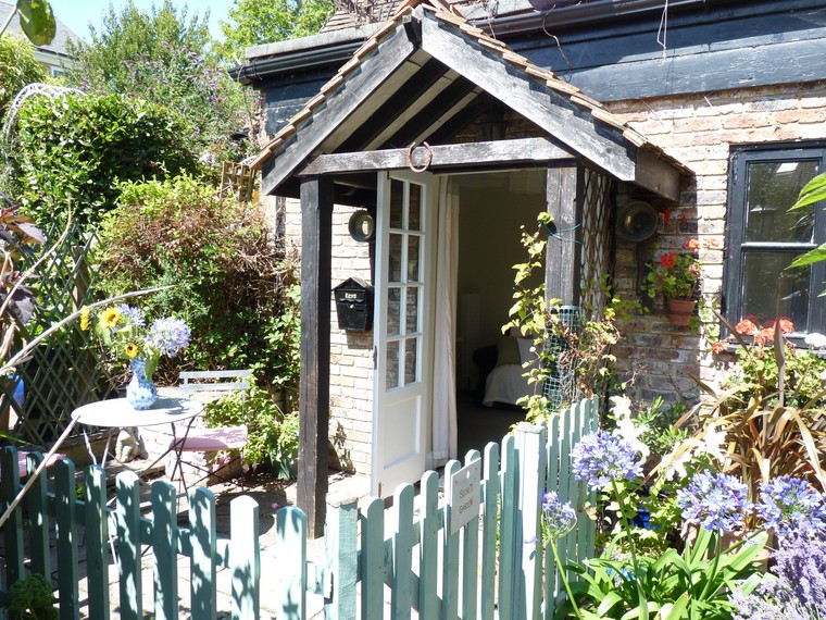 Exclusively Eastbourne - Secret Garden - unique cottages
