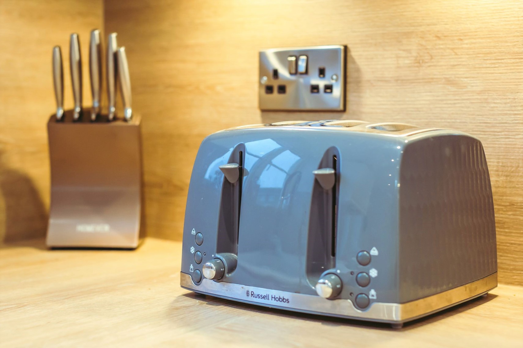 Holiday Homes Sussex Sovereign Harbour 9 People 5 Bedrooms