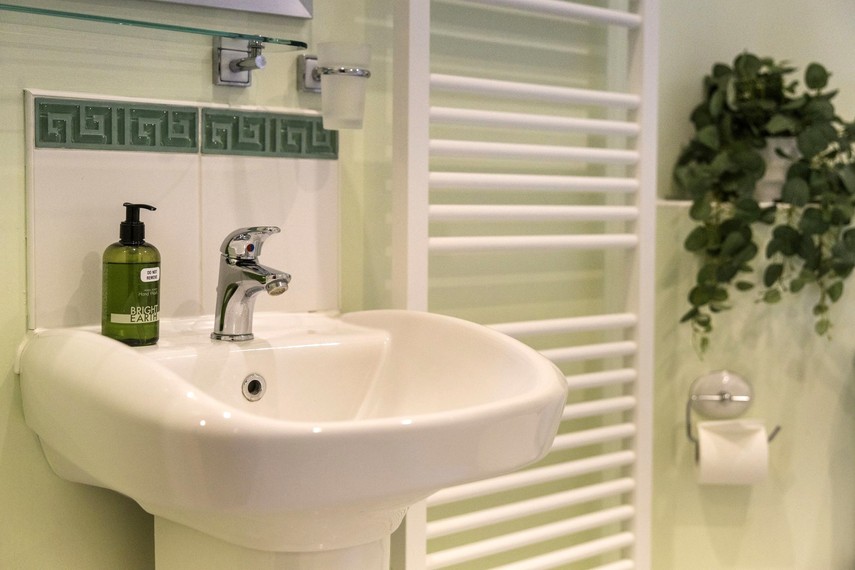Main bathroom of Eastbourne holiday rental