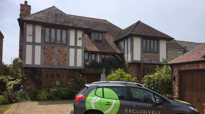 Book a big holiday cottage or house for group accommodation