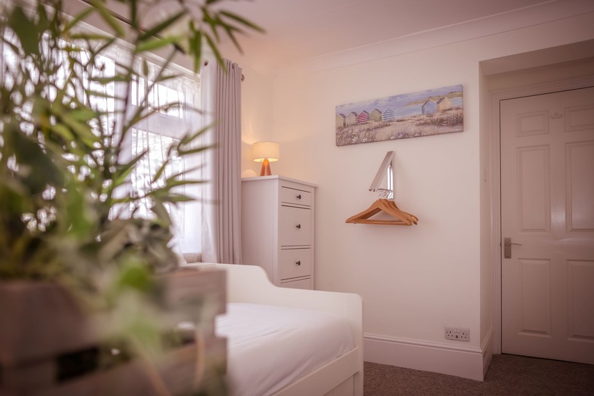 Single bedroom of Eastbourne accommodation