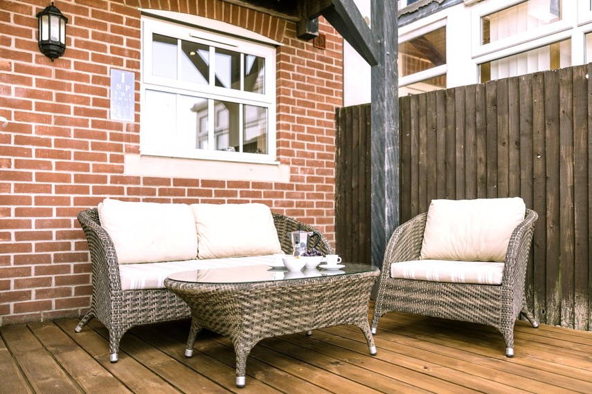 Eastbourne holiday home outdoor dining