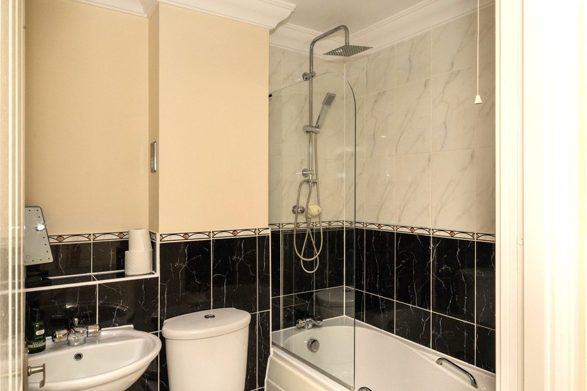 Main bathroom in Quayside holiday let