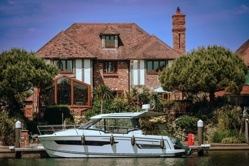 Wellington Quay - one of the finest large houses to rent in Sussex