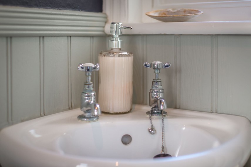 eastbourne apartment bathroom