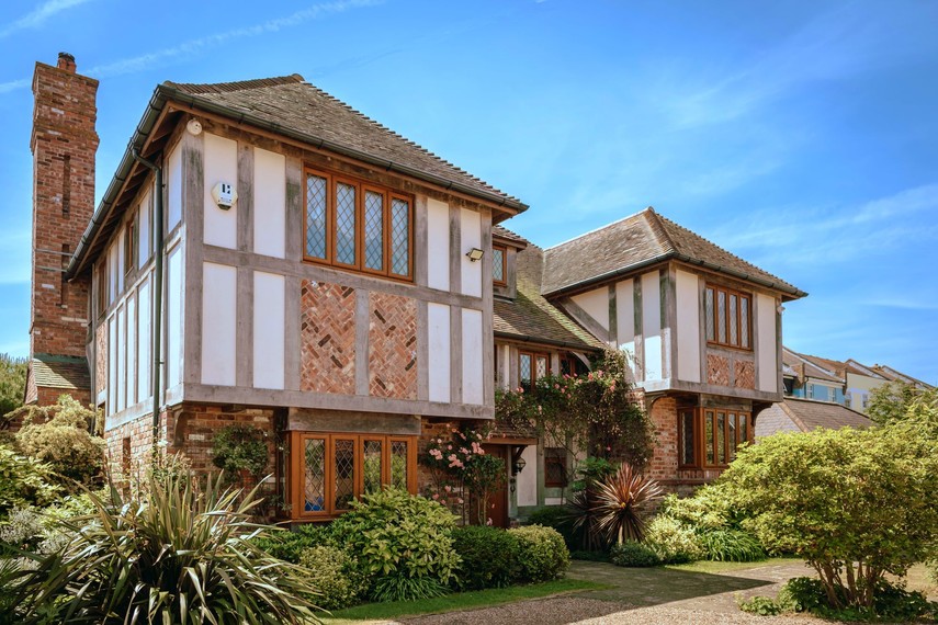 Wellington Quay - one of the finest large houses to rent in Sussex