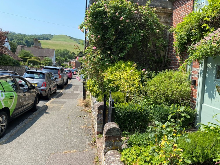 outside view south downs holiday cottage