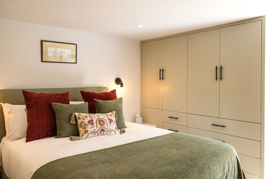 Holiday cottages Sussex coast - kingsize bed