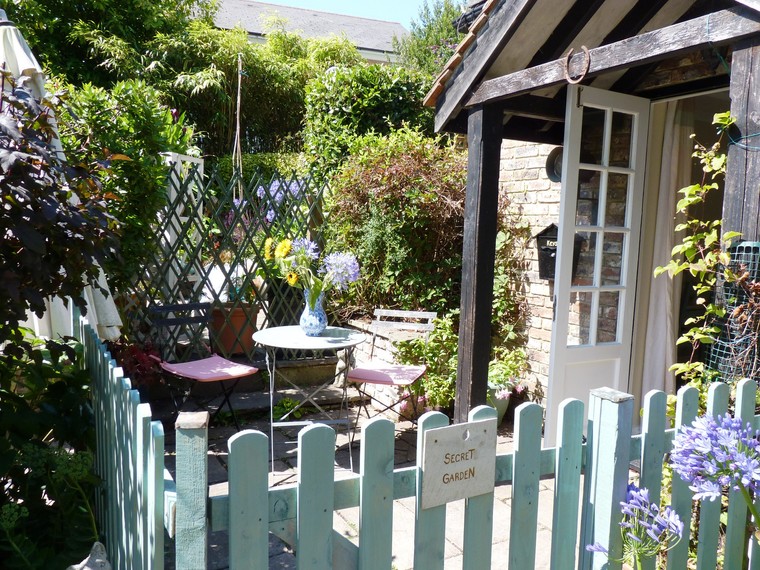 Exclusively Eastbourne - Secret Garden - unique cottages