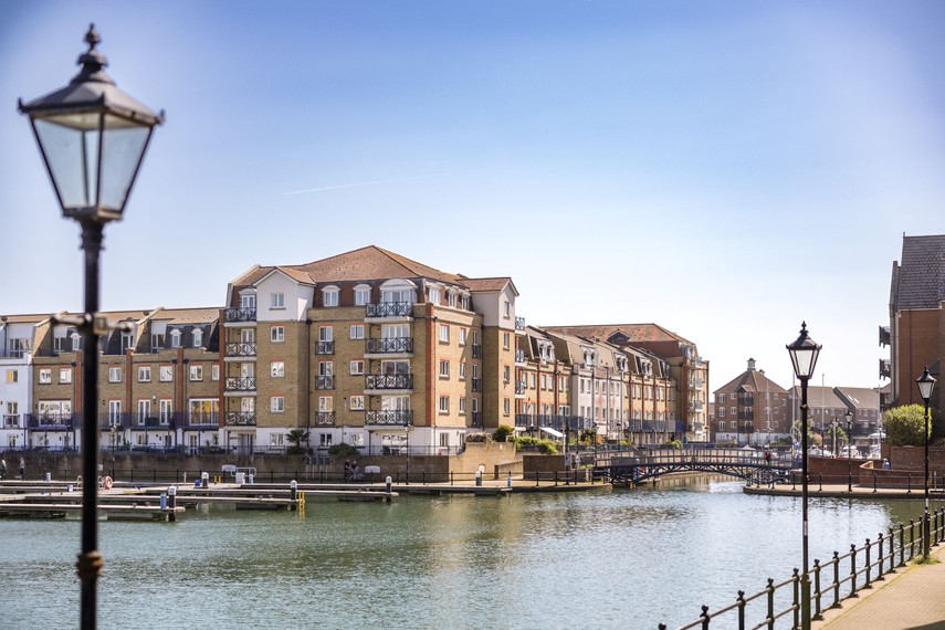 Eastbourne holiday home with water views