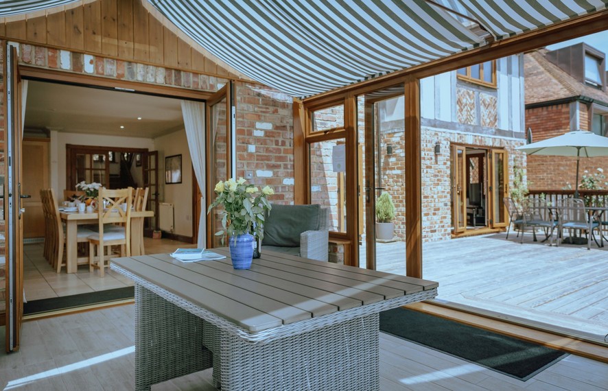 Conservatory with water views - group house Eastbourne