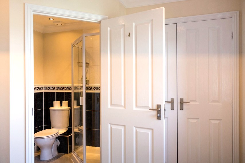 Ensuite to master bedroom in Quayside