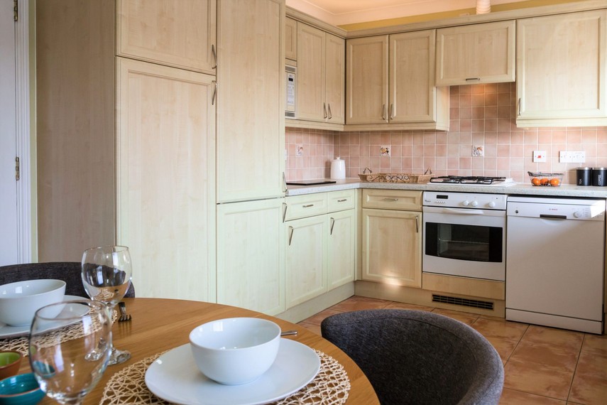 kitchen airbnb sovereign harbour
