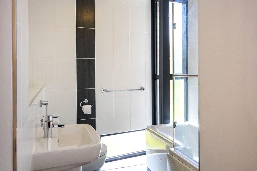 Eastbourne holiday home with two bathrooms