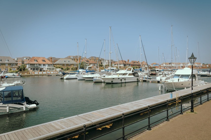 Sussex holiday cottage with marina views