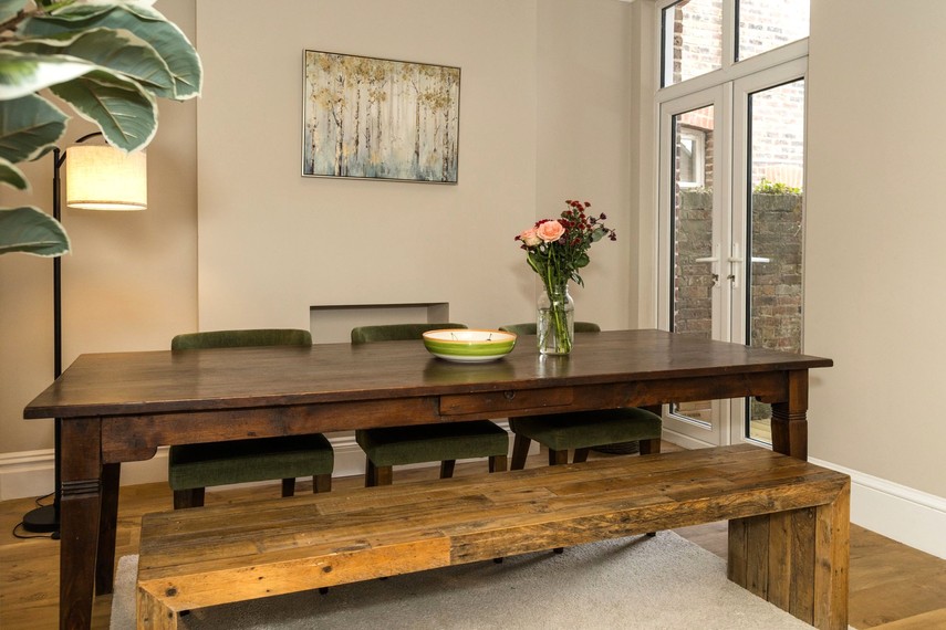 Eastbourne self catering holiday home dining space