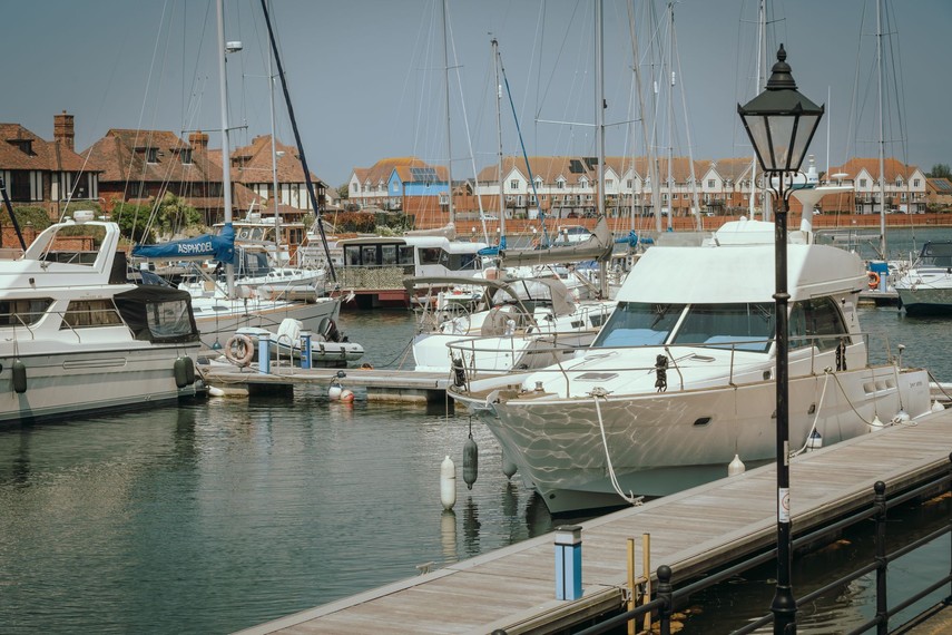 Sussex holiday cottage with marina views