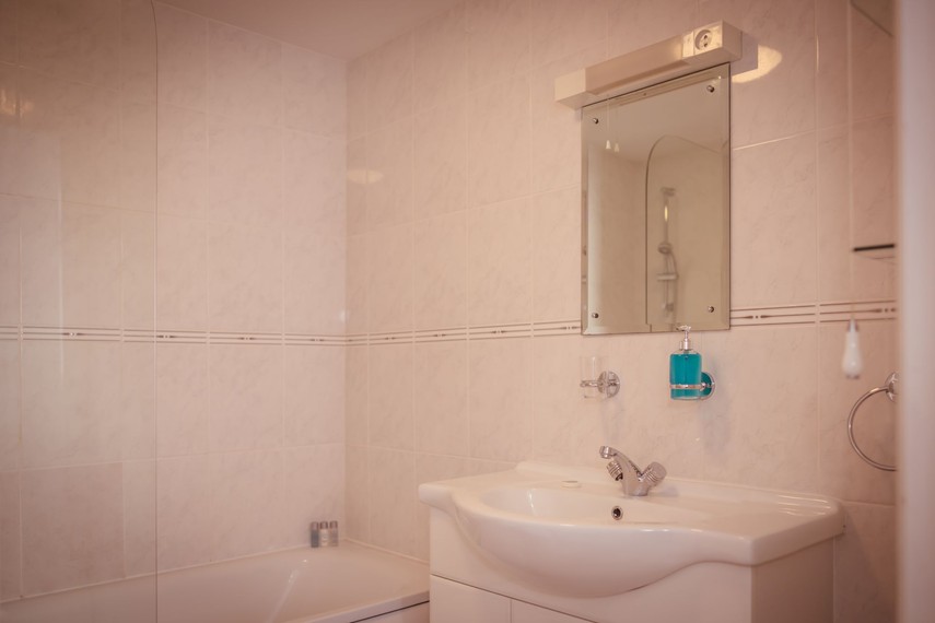 Bathroom - Eastbourne holiday rentals