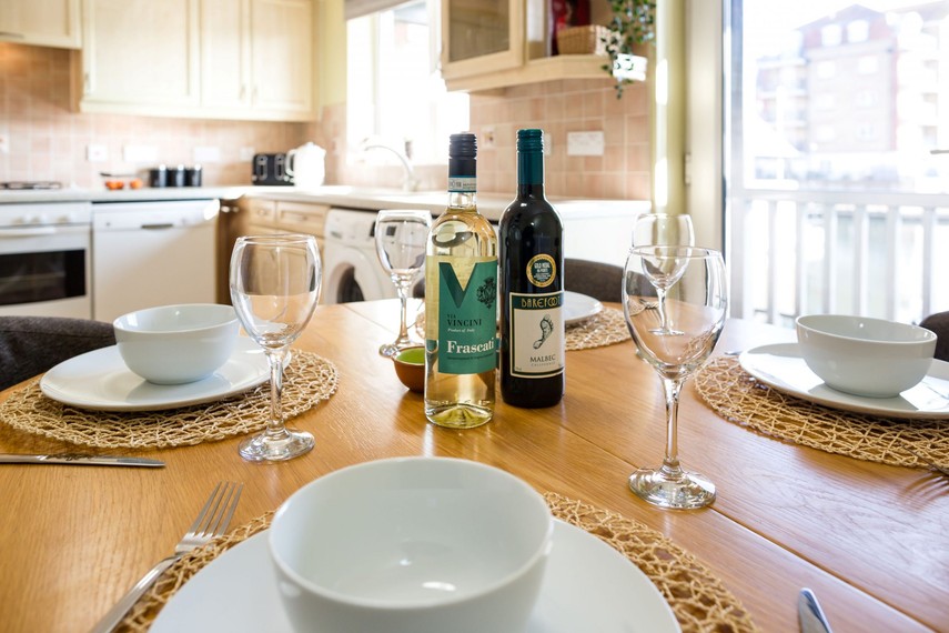 dining area airbnb sovereign harbour